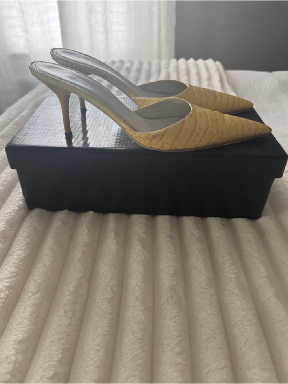 Hype Yellow Pointed-Toe Stiletto Mule Heels Pre-loved 💛